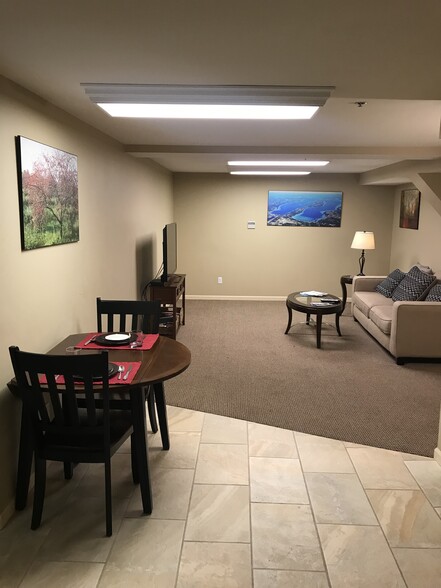Table and living room - 107 Cass St