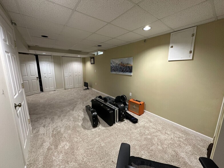 Building Photo - 24509 Simmons Dr