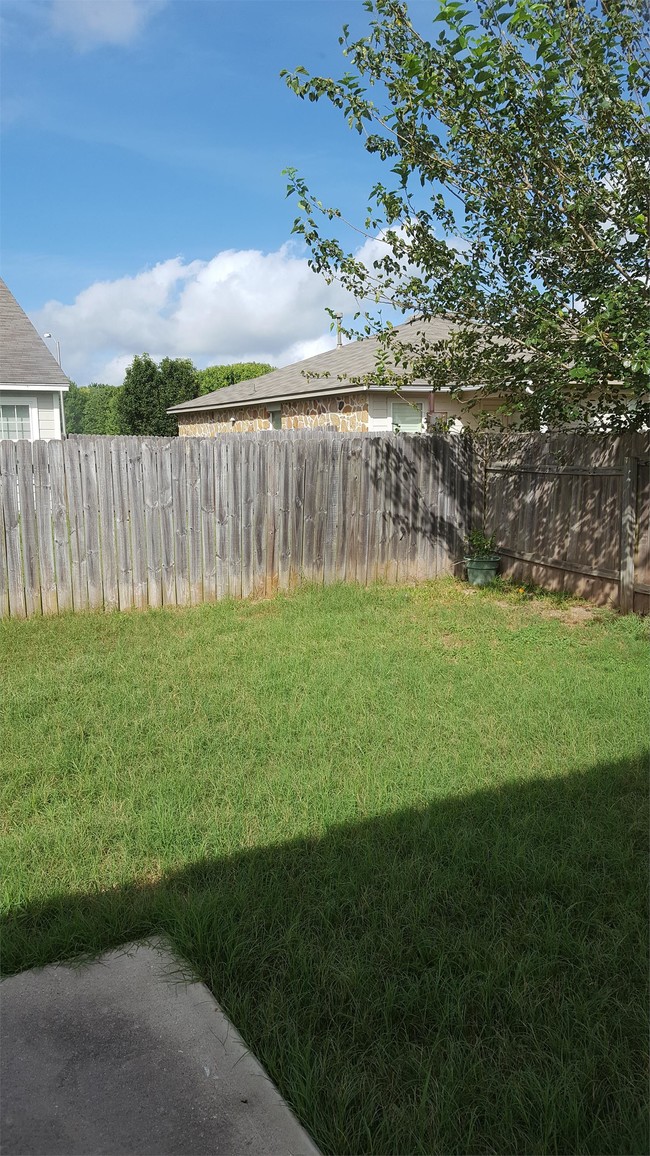 Building Photo - 940 Goldenrod St