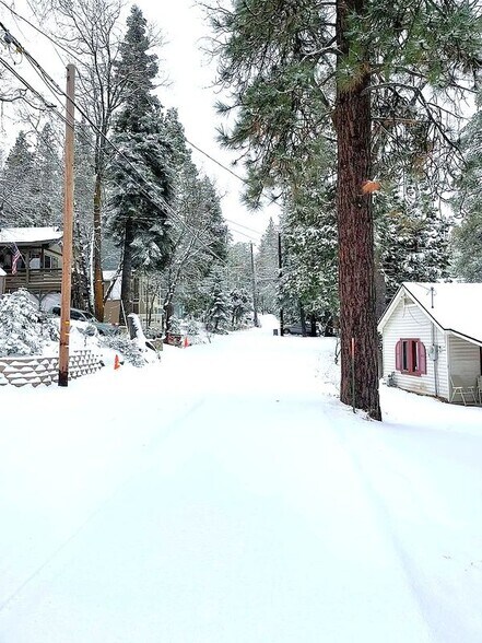 Building Photo - 2418 Fir Dr