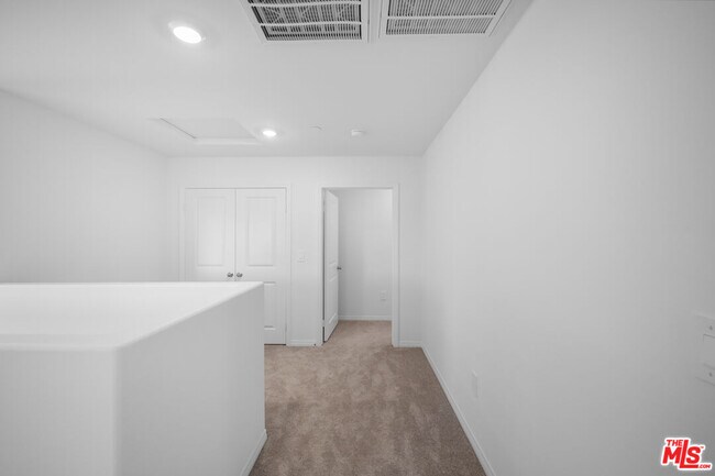 Building Photo - 2311 Blue Elm Rd