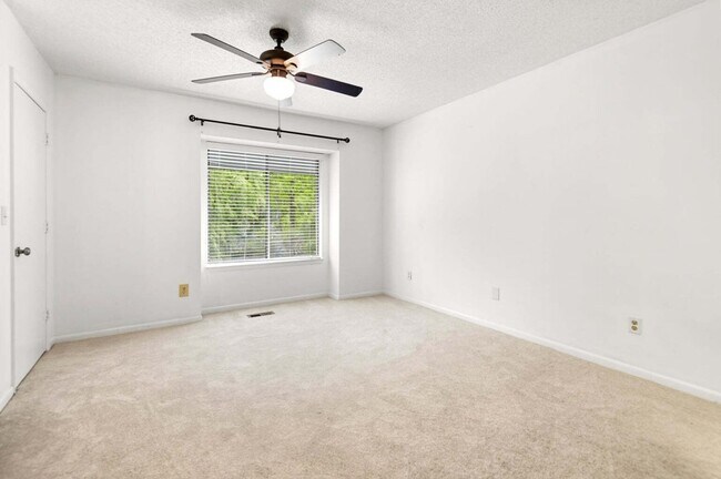 Building Photo - 1161 Shadow Lake Cir