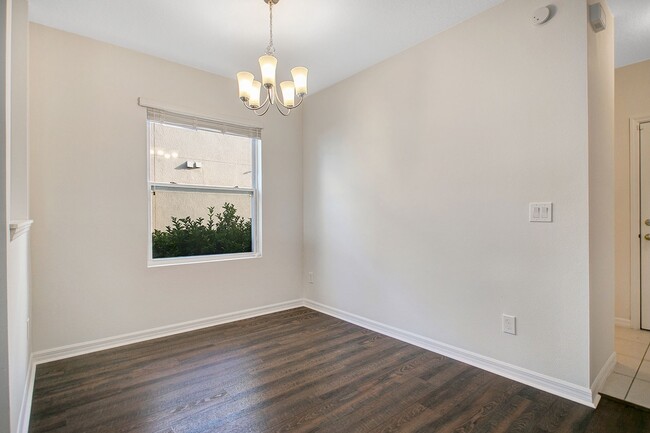 Building Photo - Spacious 3-Bdrm Townhome in Orlando's Gate...