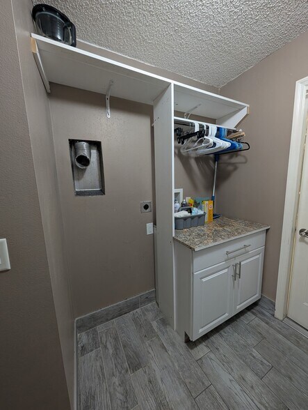 Building Photo - 4456 Oakham Ct