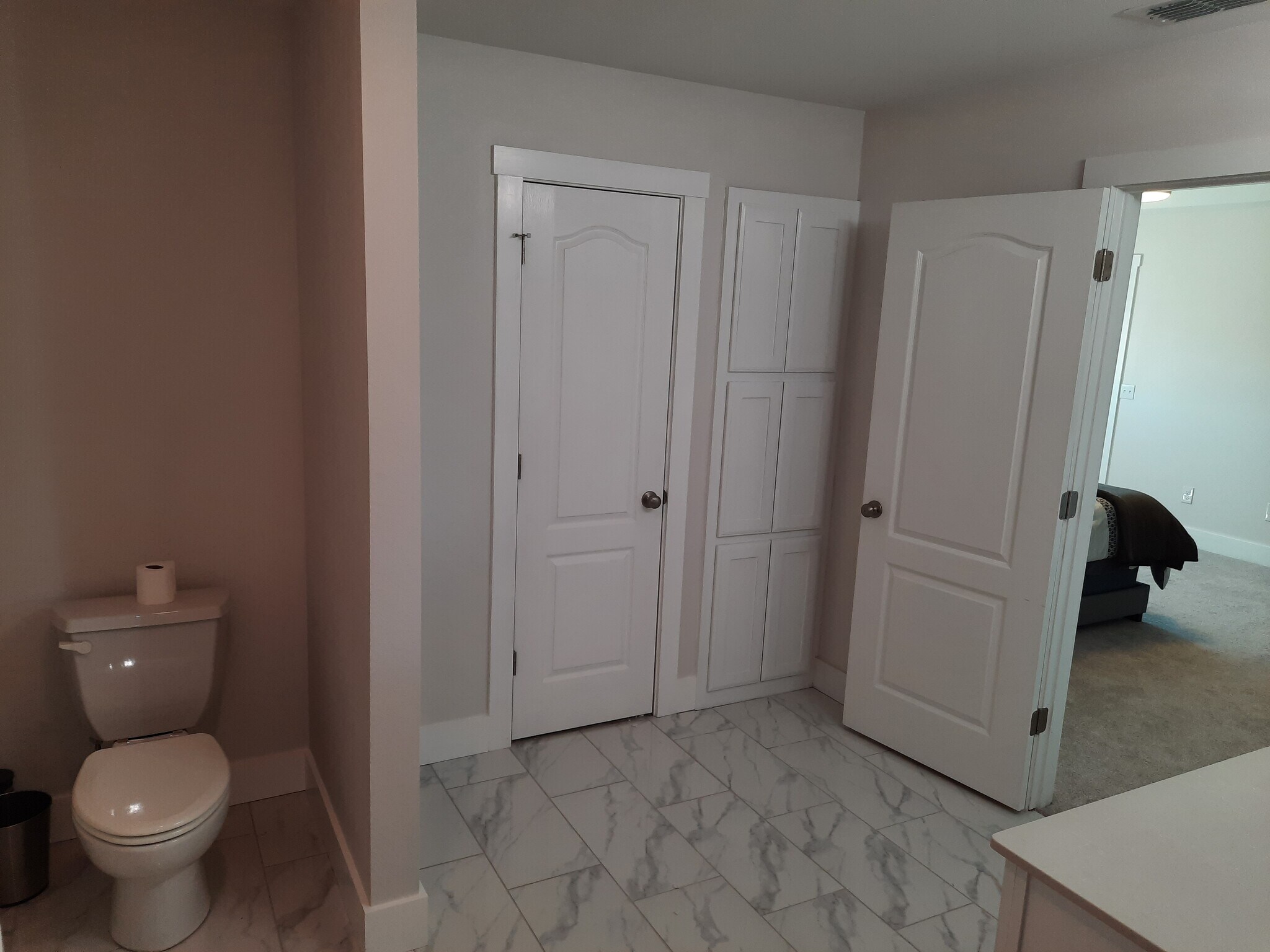 Building Photo - 1735 Woodridge Dr