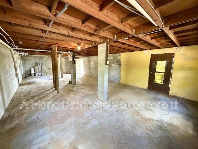 Building Photo - 15945 Villa City Rd