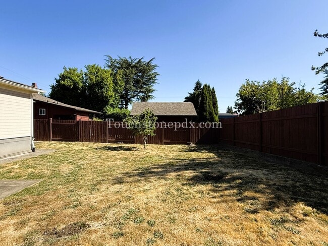 Building Photo - Contemporary 2 BD | 1 BA Home w/ Private B...