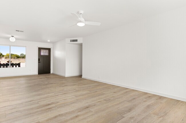 Building Photo - 6021 E Acoma Dr