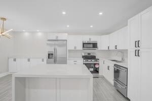 Building Photo - 4014 Yarmouth E