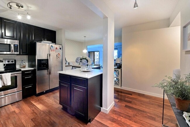 Building Photo - 48 Groveland Terrace