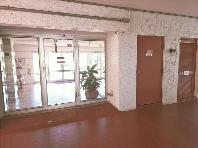 Building Photo - 4140 NW 44th Ave