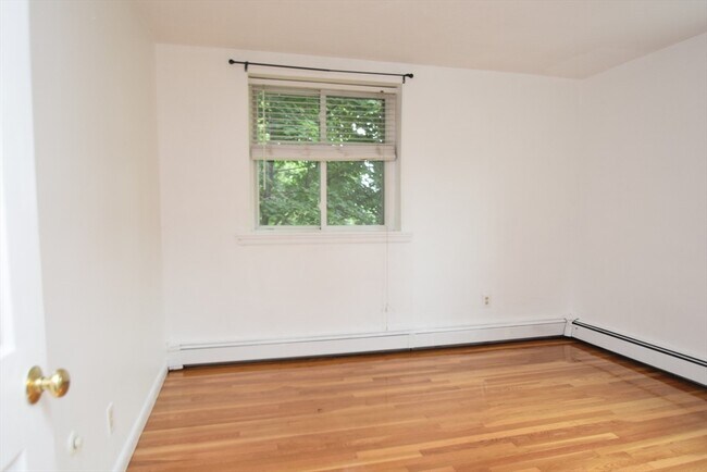 Building Photo - 135 Inman St