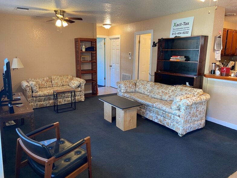 Building Photo - 2601 Bonneville Dr