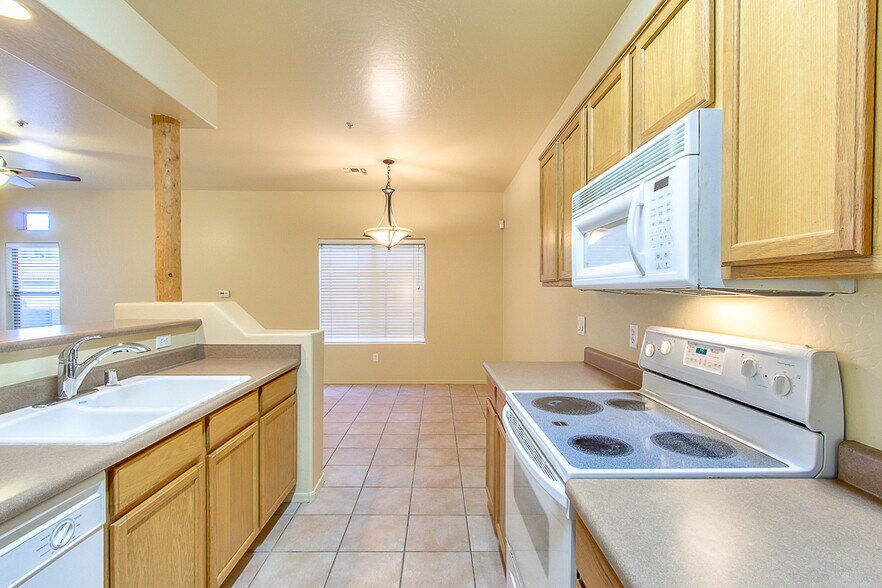 Building Photo - 1351 N Pleasant Dr