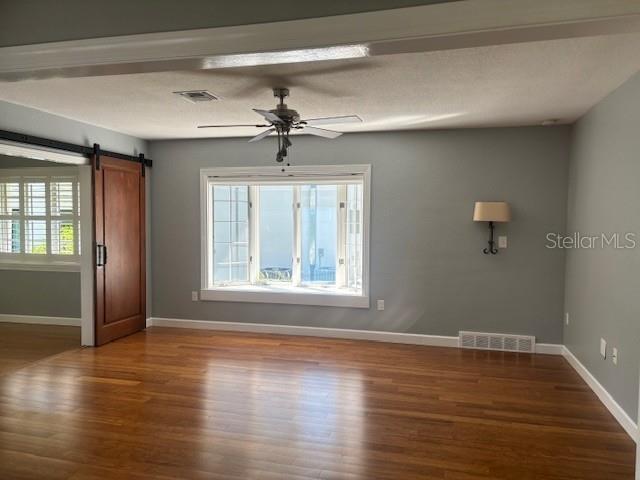 Building Photo - 559 Chicago Ave