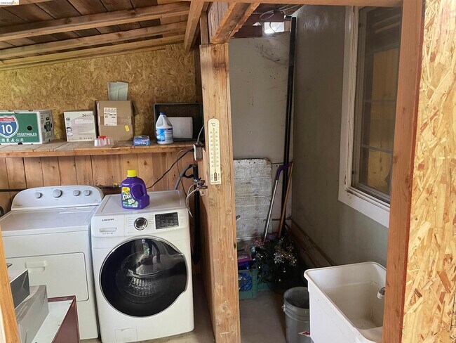 Building Photo - 1349 Alpine Dr