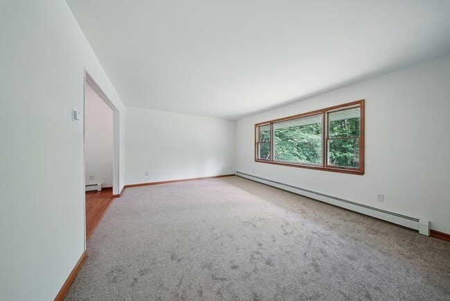 Building Photo - 501 Burlingham Rd