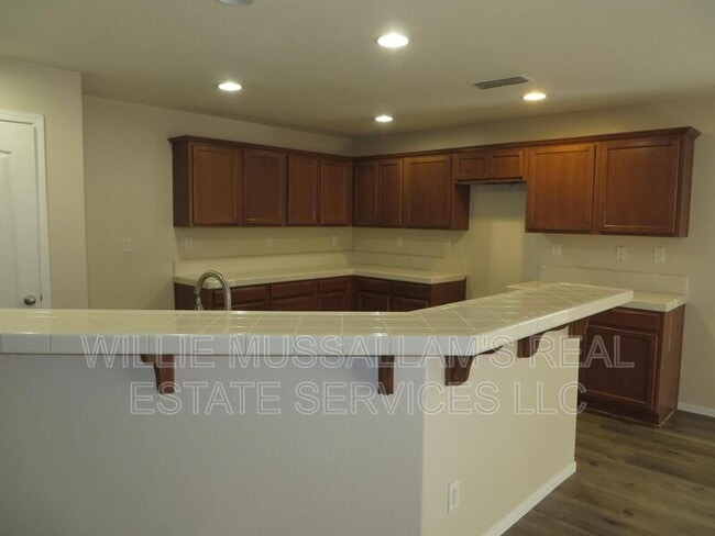 Building Photo - 16699 Colonial Trail