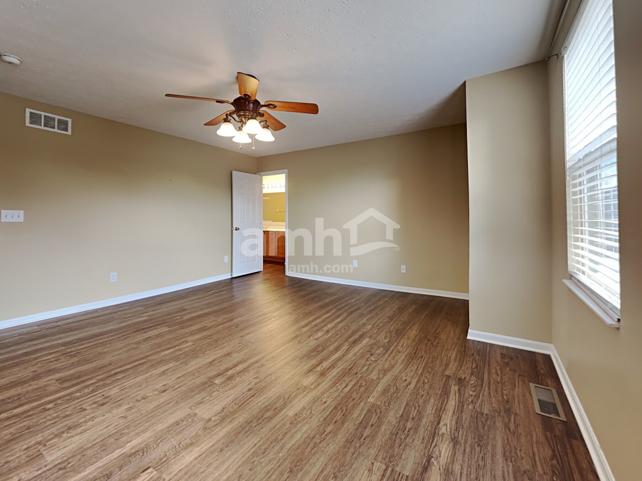 Building Photo - 180 Regency Sq