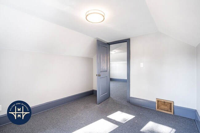Building Photo - 8208 W Lincoln Ave