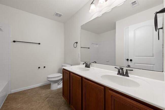 Building Photo - 608 Royal Burgess Dr