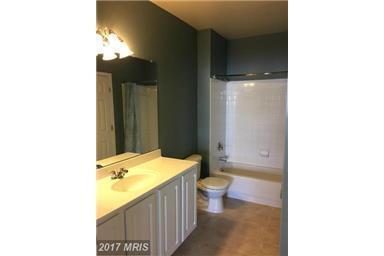 Building Photo - Spacious Condo in Great Location