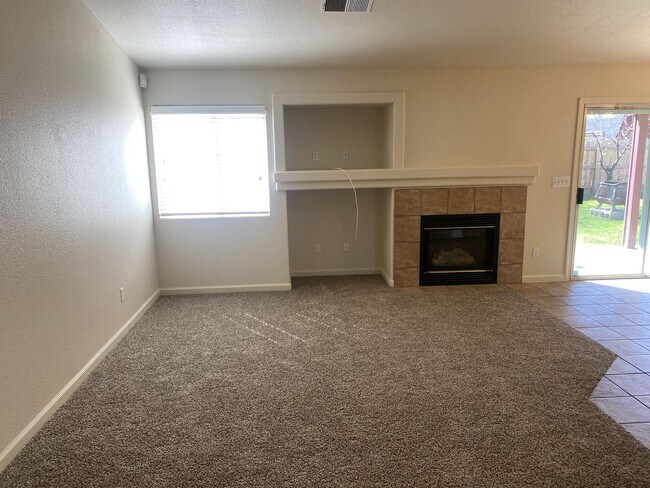 Building Photo - *** MOVE IN SPECIAL - $500.00 OFF FIRST MONTHS RENT***