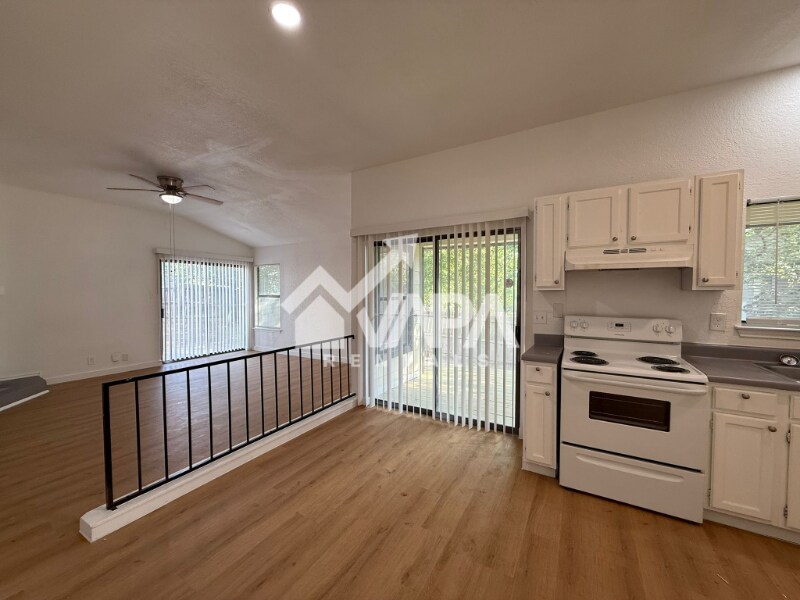 Building Photo - 7718 Gallant Ridge Dr