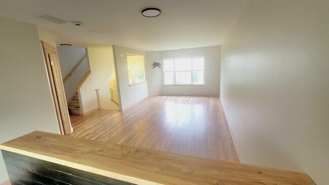 Building Photo - 2625 Canyon Dr