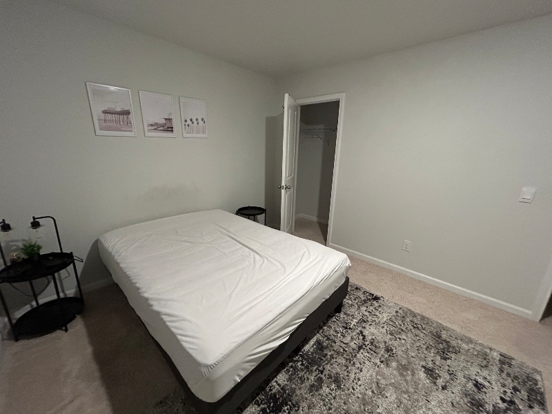 Building Photo - 125 E Sunrise Ln