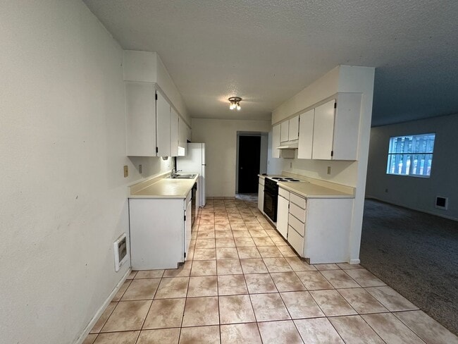 Building Photo - 3 Bedroom Condo for Rent - Hood River