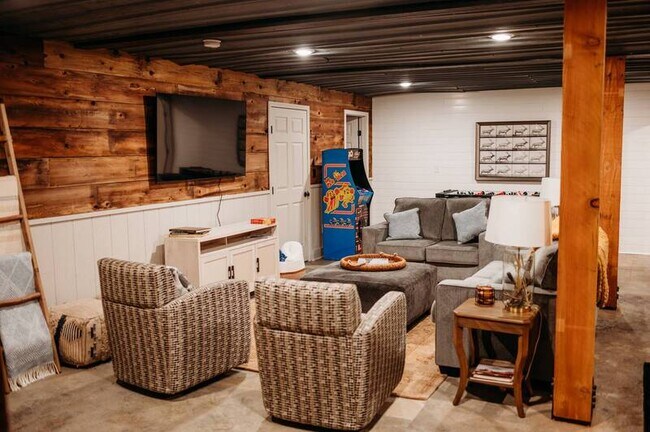 Building Photo - 19920 NW Farley Hampton Rd