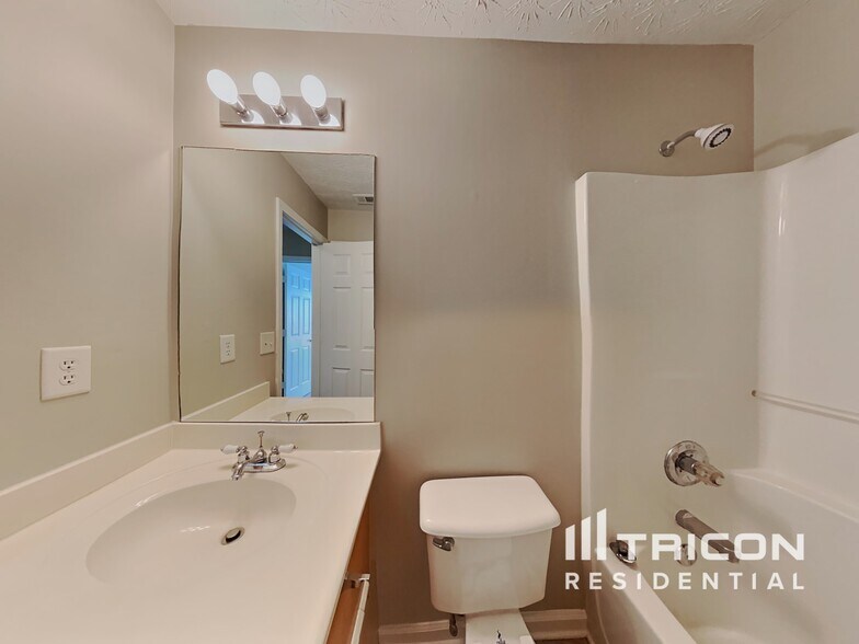Building Photo - 1588 Thornwick Trace