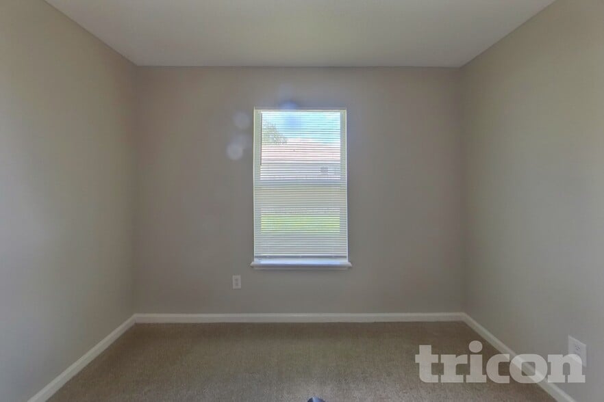 Building Photo - 6830 Shoreline Ln