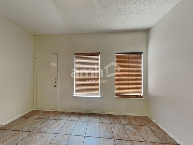 Building Photo - 10308 Oak Branch Ln