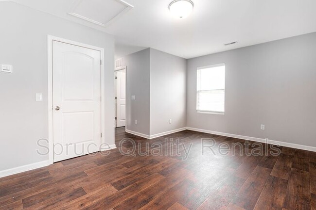 Building Photo - 411 Quick Silver Dr