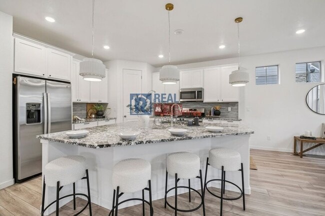 Building Photo - 8396 Bijou Crk Ave