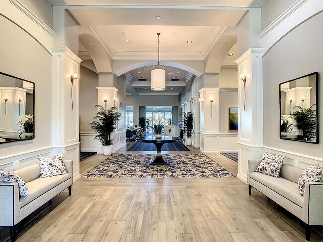 Building Photo - 539 Fallbrook Dr