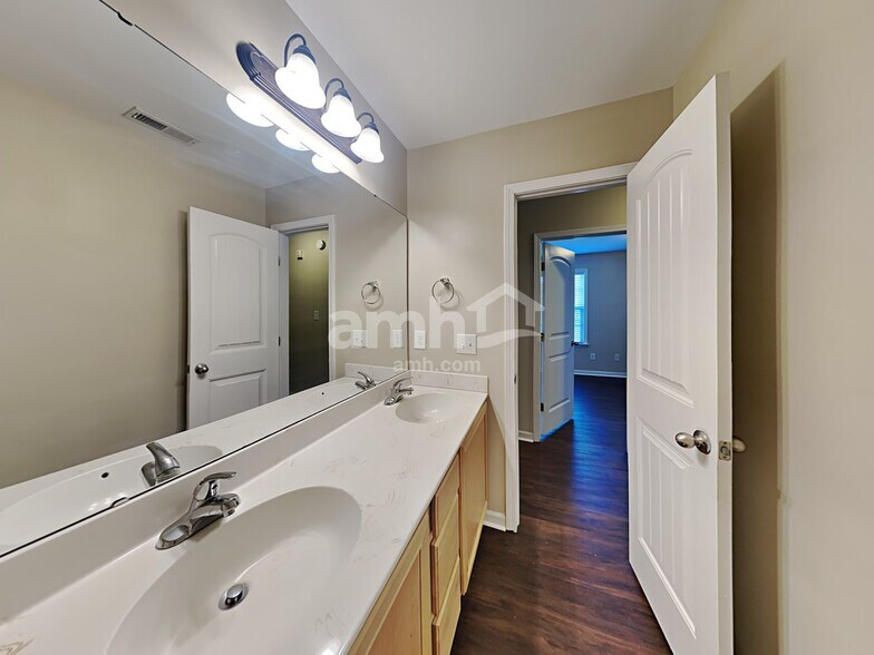 Building Photo - 6300 Slopeside Ct