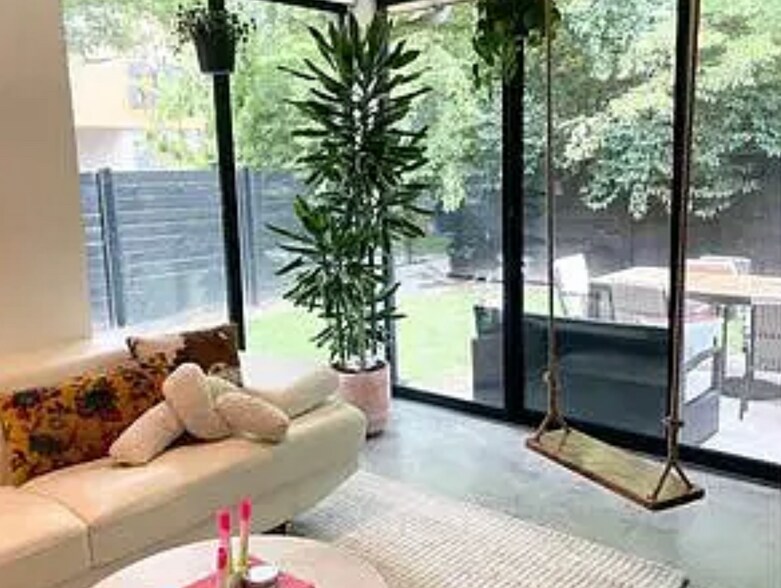 Building Photo - 1006 Cardinal Ln