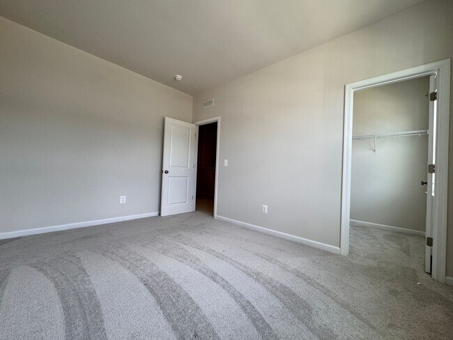 Building Photo - 3672 Isaac Cir