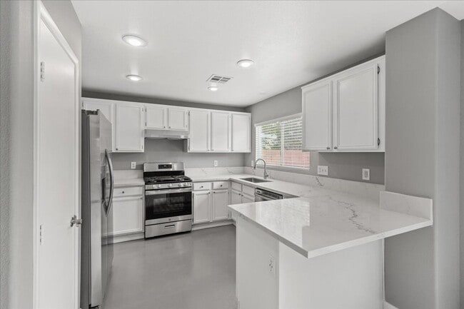 Building Photo - Fabulous Home!