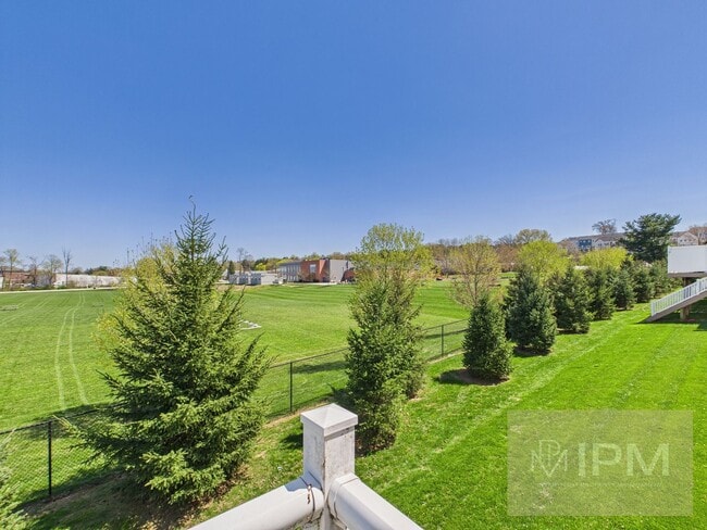 Building Photo - Beautiful 4 Bedroom, 2.5 Bath Townhome in Regents Glen!