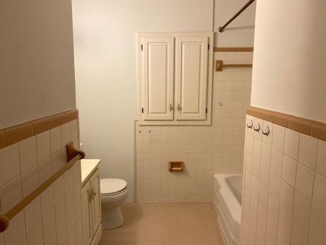 Building Photo - Large 3 bed ranch in Granite City