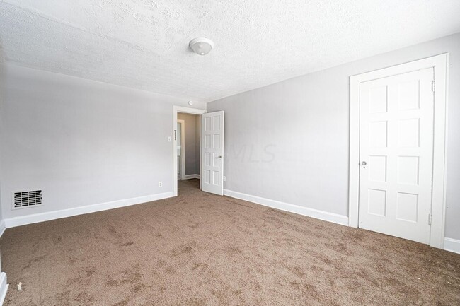 Building Photo - 1662 E Sycamore