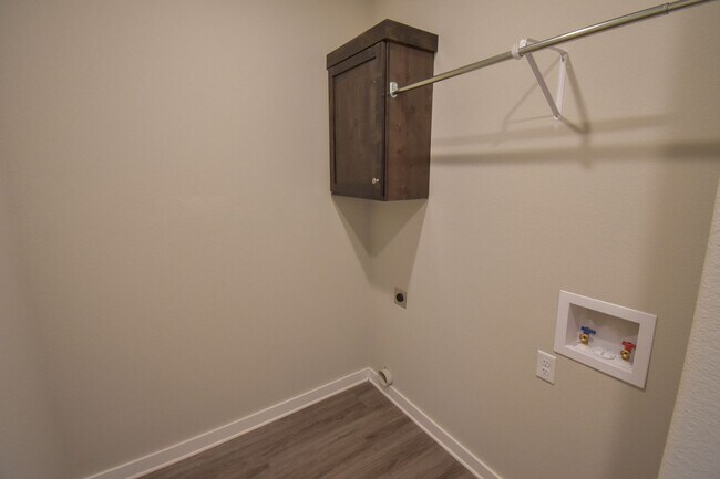 Building Photo - Nice 3 Bedroom 2 Baths Farmington heights!!