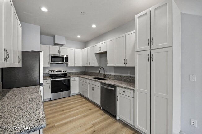 Building Photo - 1257 White Spar Rd