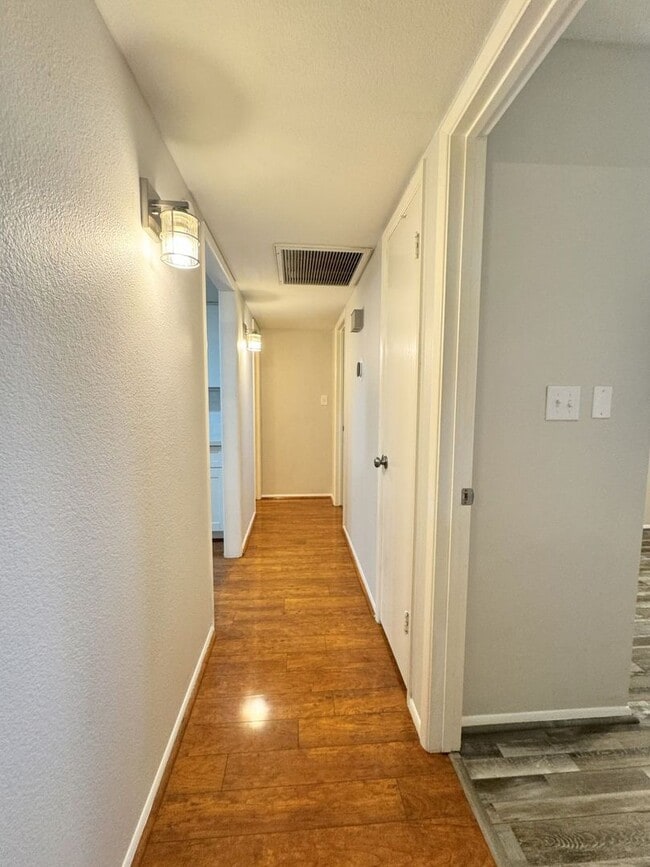 Building Photo - REMODELED 4 BEDROOM HOME WITH HUGE YARD, C...