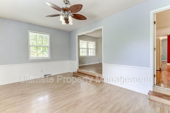 Building Photo - 5025 Pine Needles Dr