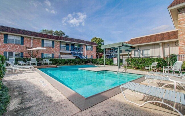Building Photo - 845 Augusta Dr